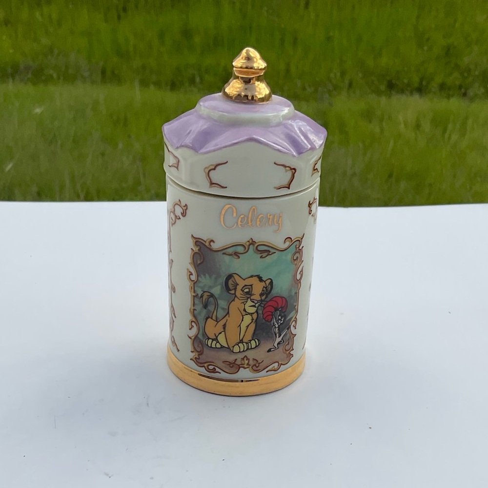 “New”  NEVER USED.  1995 Lenox Walt Disney Spice Jar.  “Celery” (The Lion King).